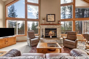 TV, fireplace