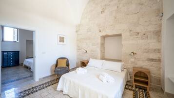 3 Schlafzimmer, Schreibtisch, Bügeleisen/Bügelbrett, Reisekinderbett