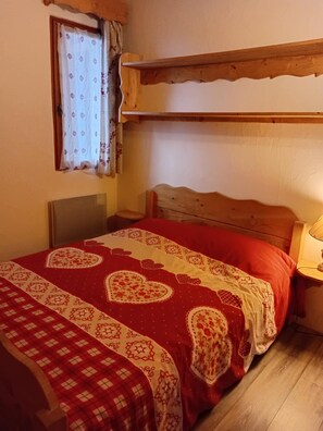 5 bedrooms, iron/ironing board