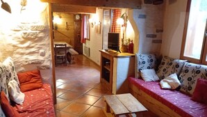 Living area - Apartment in resort center chalet (Chamrousse)
