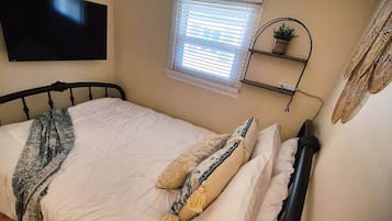 1 bedroom, iron/ironing board, WiFi, bed sheets