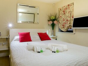 1 habitación, tabla de planchar con plancha, wifi gratis y ropa de cama
