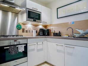 Microwave, oven, dishwasher, coffee/tea maker