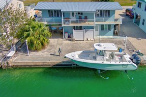 Exterior - Beautiful 3 Bedroom Canal Front Home Located On A Private Airstrip (Summerland Key)