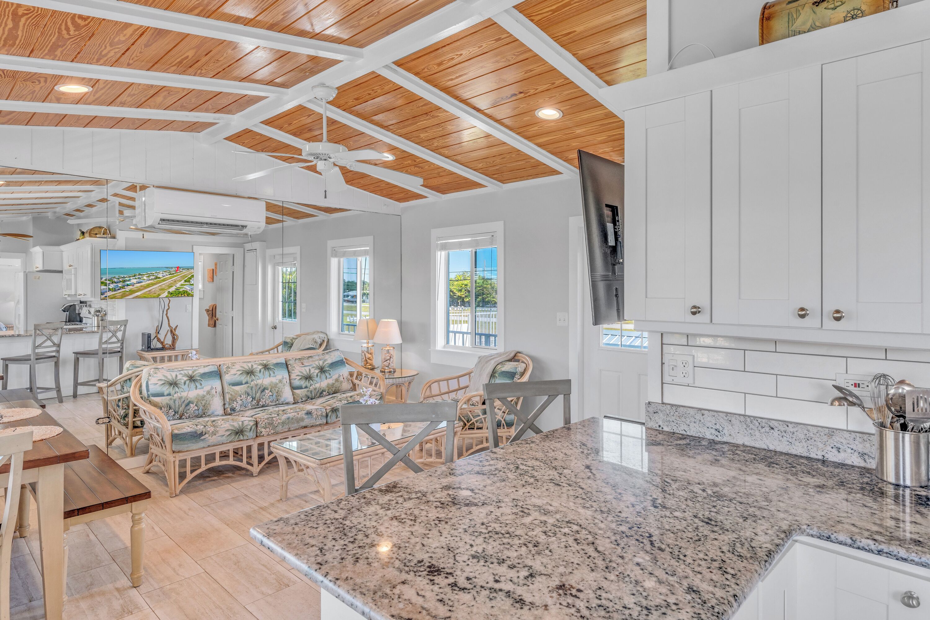 المنشأة من الداخل