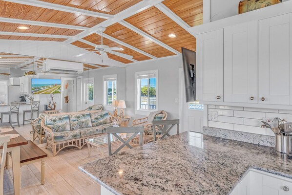 Interior - Beautiful 3 Bedroom Canal Front Home Located On A Private Airstrip (Summerland Key)