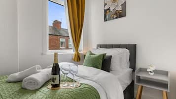 3 bedrooms, iron/ironing board, free WiFi, bed sheets