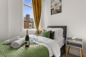 3 bedrooms, iron/ironing board, free WiFi, bed sheets