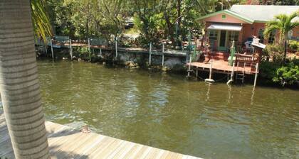 Gorgeous 3 Bedroom 2 Bath Canal Front Home With Great Boating
