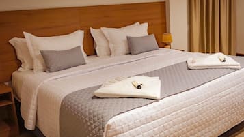 Quarto casal luxo | Quartos à prova de som, Wi-Fi de cortesia