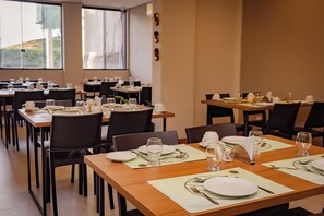 Buffet déjeuner gratuit tous les jours