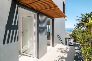 Apartment | 3 bedrooms, desk, Internet - Sea View 3bed Camps Bay Apt Sapphire Tide Pad (Cape Town)
