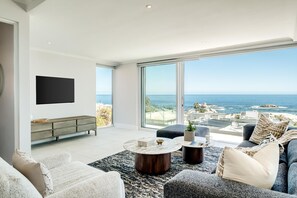 Apartment | 3 bedrooms, desk, Internet - Sea View 3bed Camps Bay Apt Sapphire Tide Pad (Cape Town)
