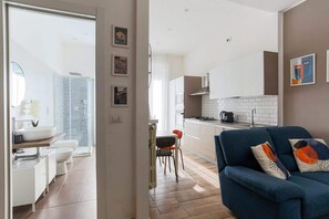 Unclassified image, 2 of 37, button