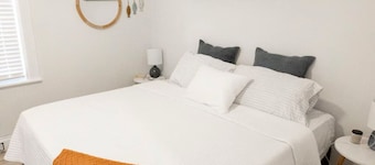 Charming 3-bedroom house in Wakefield with AC