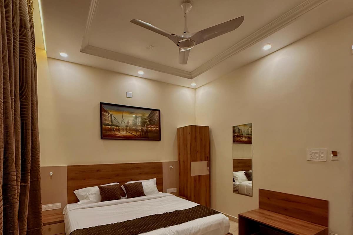 Deluxe Double Room, City View