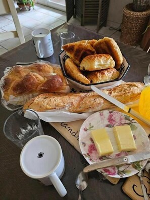 Petit déjeuner en libre-service compris tous les jours