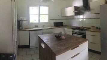 Réfrigérateur, micro-ondes, four, lave-vaisselle