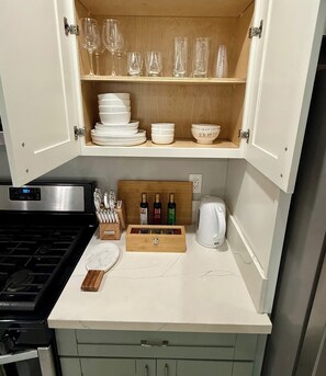 電子レンジ、コンロ、食器洗い機