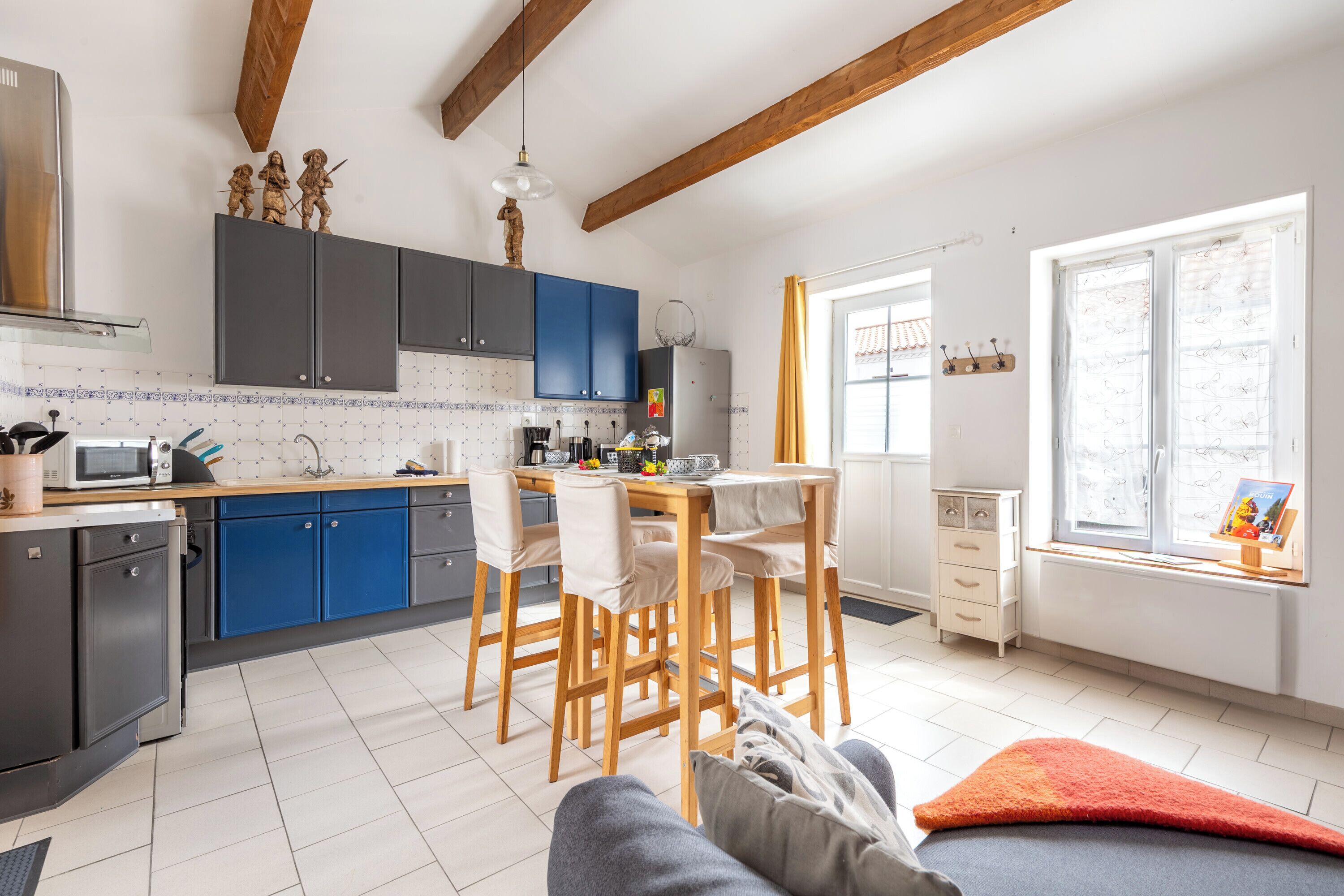 Réfrigérateur, micro-ondes, four, cafetière/bouilloire