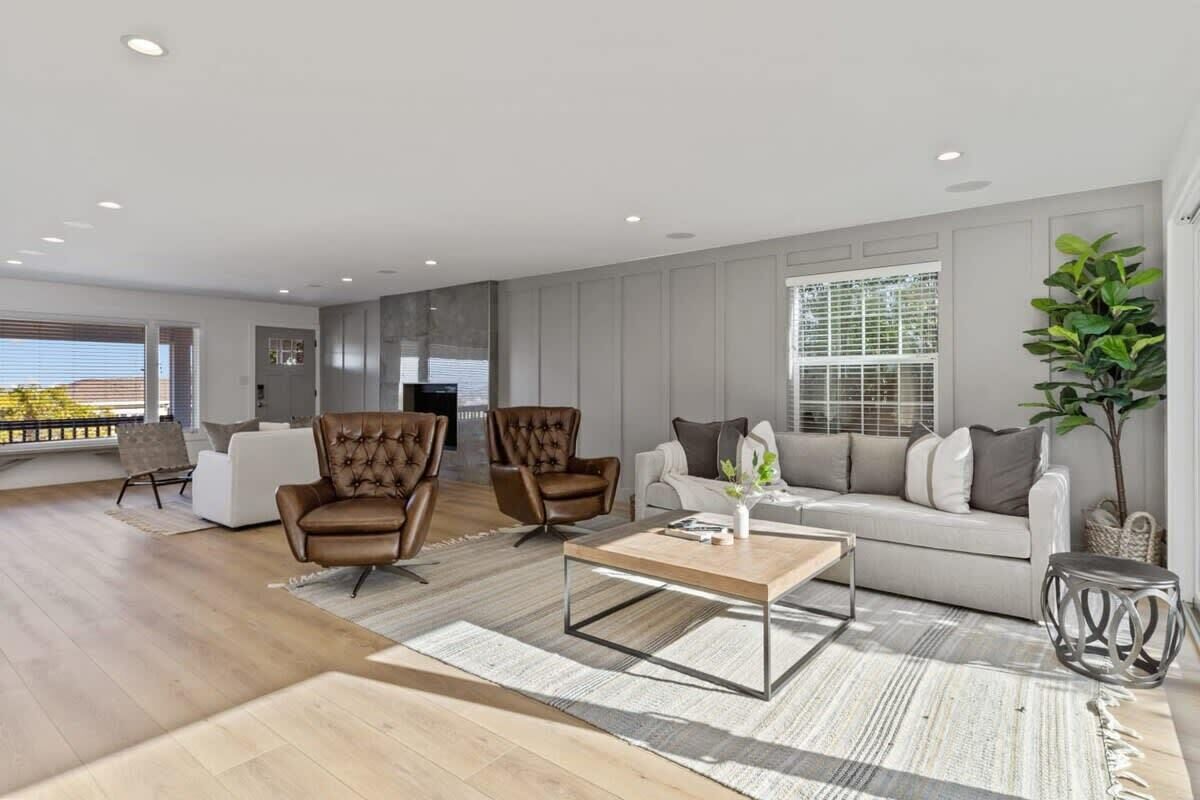 Nhà | Khu phòng khách | Smart TV 80-inch có truyền hình cáp 