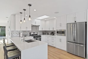 Casa, 3 habitaciones, vista a la bahía | Cocina privada | Microondas, horno, parrilla de estufa y lavavajillas 