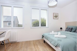 3 bedrooms, iron/ironing board, WiFi, bed sheets