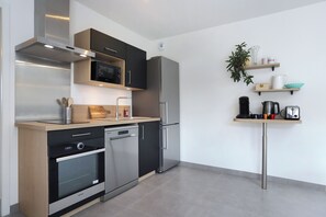 Fridge, microwave, oven, stovetop