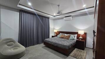 5 habitaciones, tabla de planchar con plancha, internet y ropa de cama