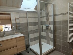 Haartrockner, Seife, Toilettenpapier