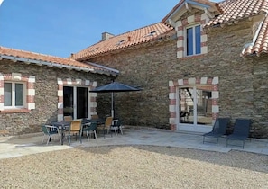Outdoor dining - Spacious house with pool table and table soccer (Pornic)