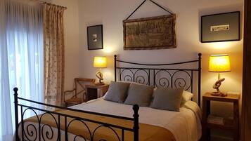 3 عدّة غرف نوم ومكواة/لوح كي وواي فاي وملاءات أسرّة