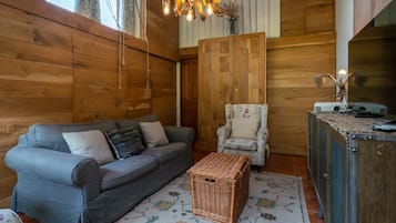 Tv, pejs, dvd-afspiller, bordtennisbord