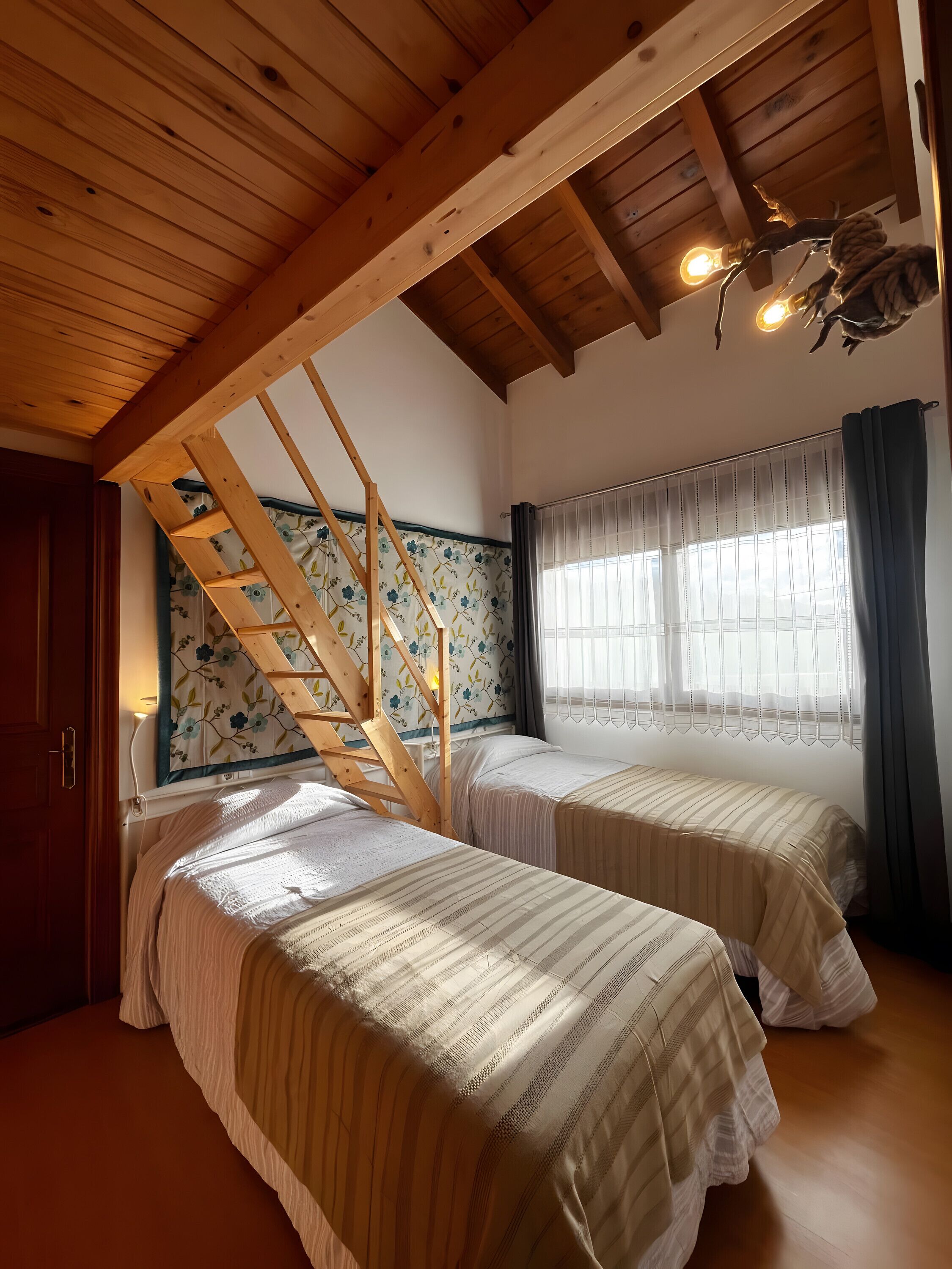 3 habitaciones, tabla de planchar con plancha, wifi y ropa de cama 