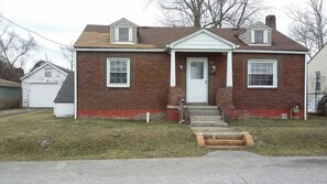 Exterior - House can sleep 8 or more people (Aliquippa)