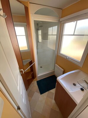 Bathroom - Lovely home at park de Kniphorst (Anloo)