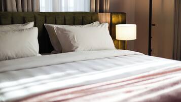 Habitación doble superior, balcón, vistas al jardín | Ropa de cama hipoalergénica, minibar, wifi gratis y ropa de cama