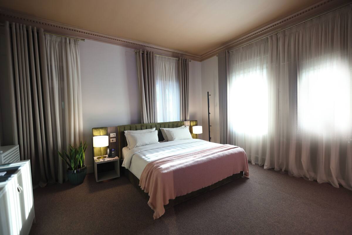 Superior Double Room, Balcony, Garden View | Hypo-allergenic bedding available, minibar, WiFi (free), bed sheets