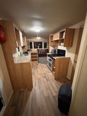 Interior - 2 Bed Caravan - Sleeps 6 - Pet Friendly, Parking (Abergele)