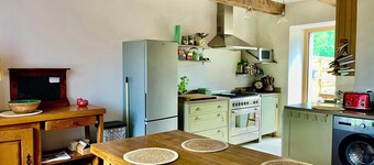 Cozy & Artistic 2-Bedroom Cottage Near Brocéliande