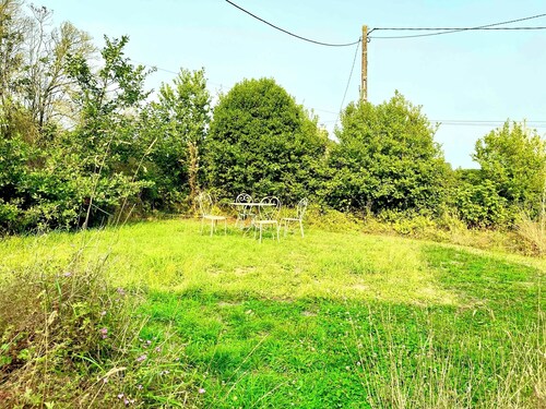 Cozy & Artistic 2-Bedroom Cottage Near Brocéliande