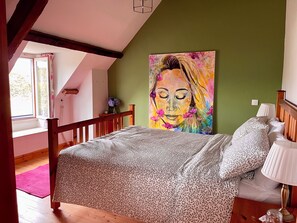 2 bedrooms, in-room safe, iron/ironing board, free WiFi