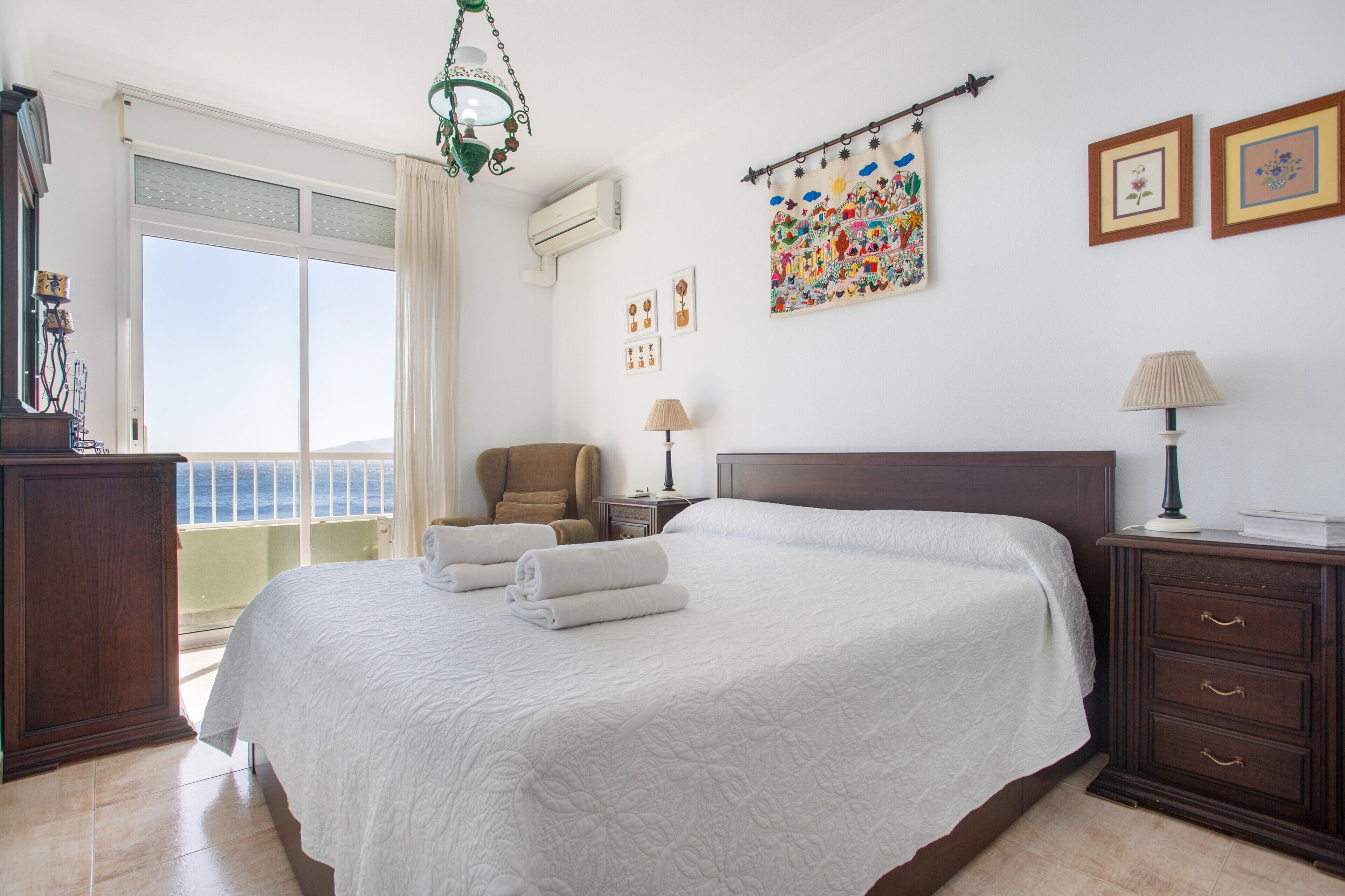 3 slaapkamers, een strijkplank/strijkijzer, wifi, beddengoed