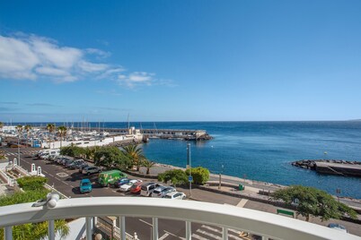 Vacation Apartment 'Paraíso Atlántico' with Sea View, Wi-Fi and Air Conditioning
