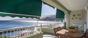 Vacation Apartment 'Paraíso Atlántico' with Sea View, Wi-Fi & Air Conditioning