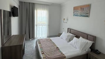Habitación clásica, balcón | Wifi gratis