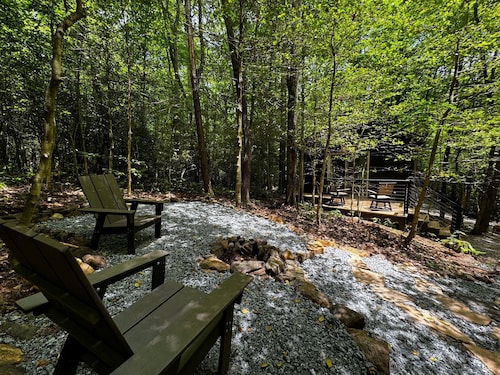 Couples Glamping Cabin - Bearly Behaving