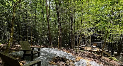 Couples Glamping Cabin - Bearly Behaving