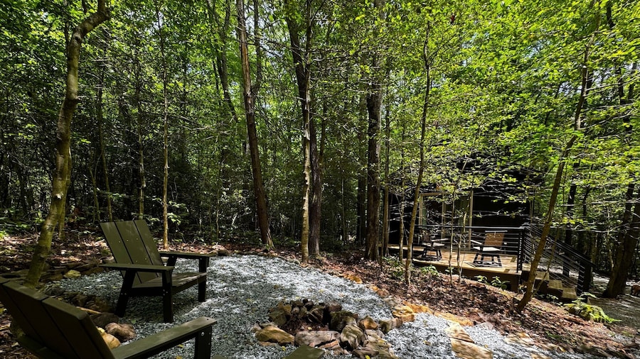 Couples Glamping Cabin - Bearly Behaving