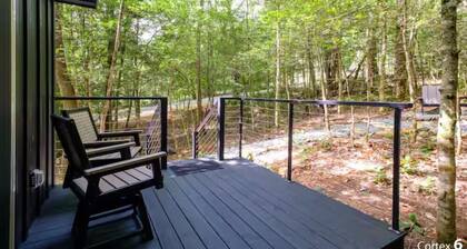 Couples Glamping Cabin - Bearly Behaving